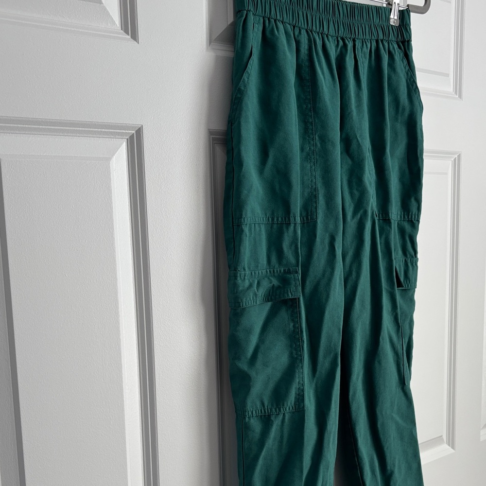 Women’s Green Cargo Jogger Pants - Picture 2 of 5